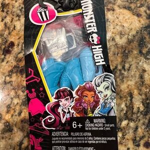 2 monster high fashion packs
